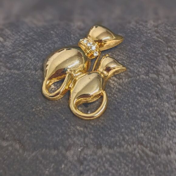 Vintage Goldtone Silhouette Kitty Cat Brooche with Rhinestone Accents - Picture 9 of 9